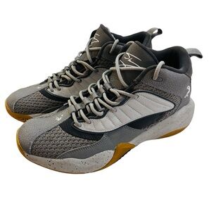Men's 9 Shaq Athletic Basketball Sneakers in Gray, Black and Tan Like New NWOT